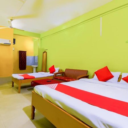 Oyo 70566 Hotel Aalo Along Kültér fotó